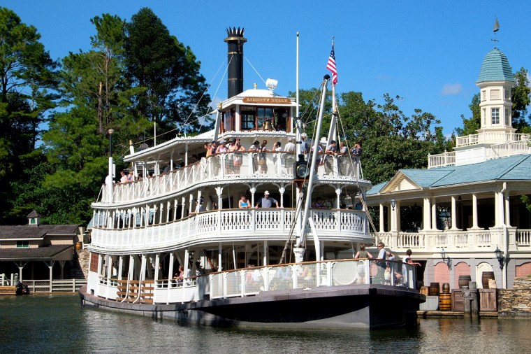 Liberty_Square_Riverboat