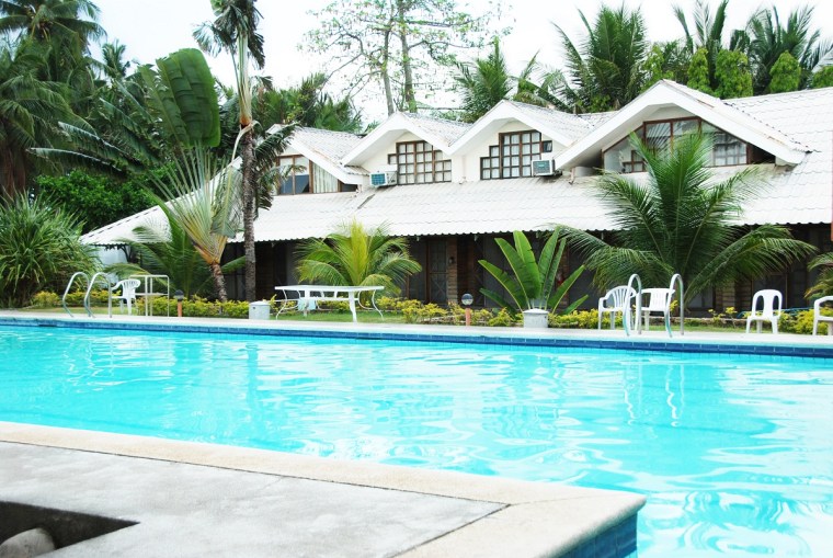 south-sea-hotel-swimming-pool-fronting-rooms