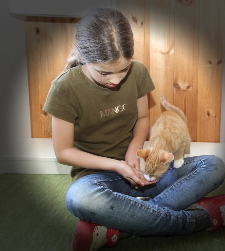 bella och kattunge